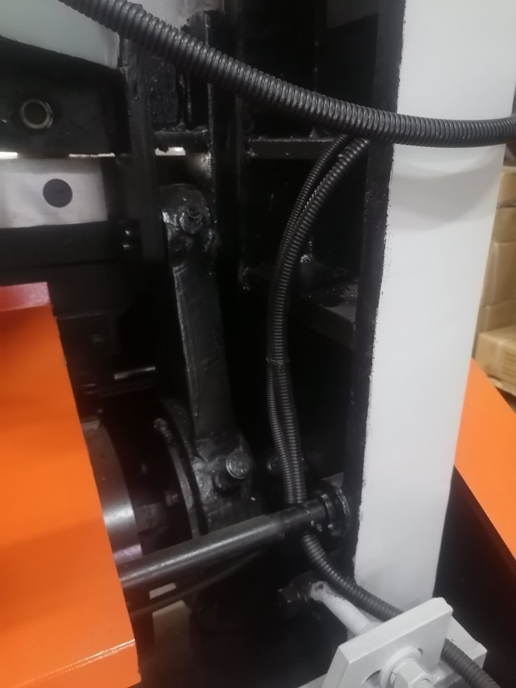Stalex Q11-10x1500 Гильотина электромеханическая с кривошипно-шатунным механизмом